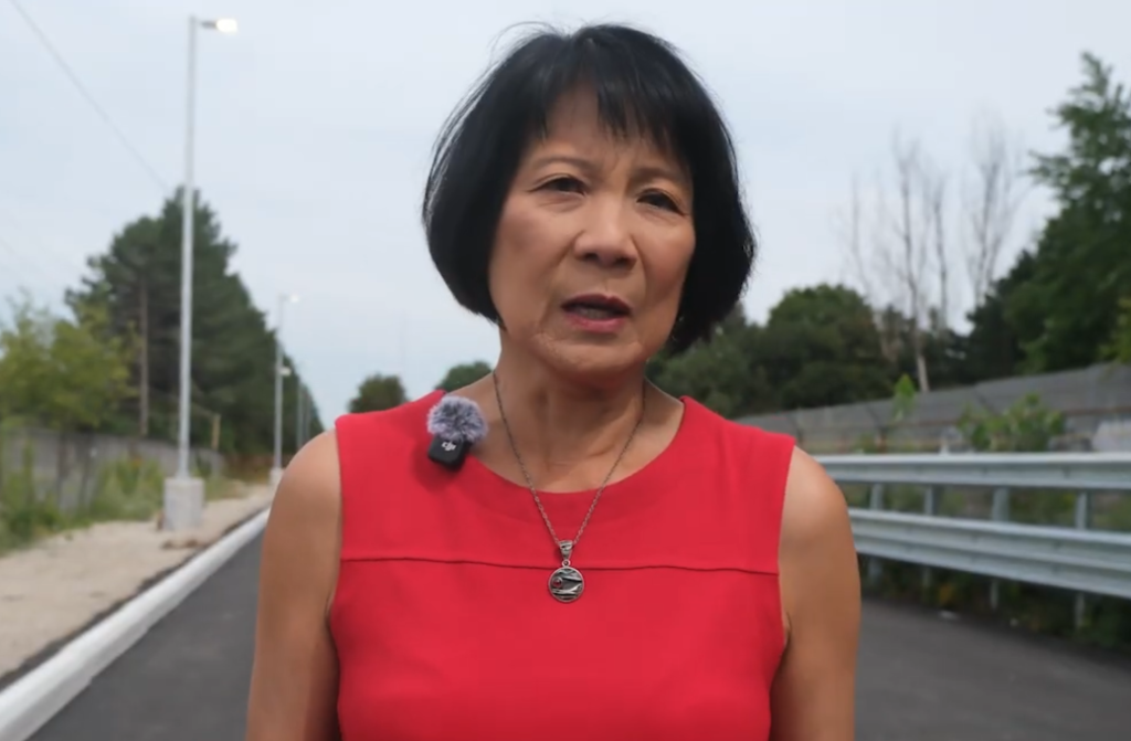 提前半年竣工！多伦多市长邹至蕙宣布：士嘉堡巴士专用道9月30日正式启用 ——全长4公里连接Kennedy至Ellesmere，每周惠及近12万乘客，配合9月票价封顶新政实现多搭少付