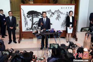 新任中联办主任骆惠宁香港会见记者