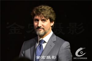 疫情之下.不得不对小特鲁多刮目相看