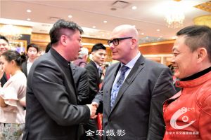 邓德华(Steven Del Duca ）高票当选安省自由党党魁