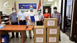 多伦多华联总会向柯文彬省议员办公室捐赠1万防疫口罩