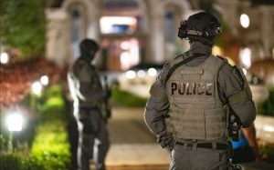 约克警局突袭万锦华人豪宅赌场视频