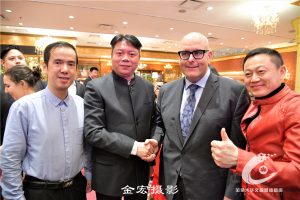 安省自由党领邓德华就歧视亚裔事件会见社区代表