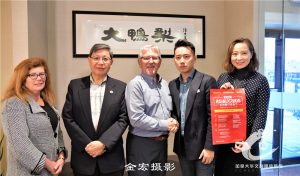 列治文山市长巴罗光荣退休