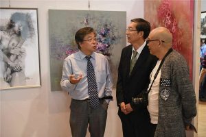 华裔画家孟剑平桃李满园百花齐放