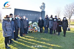加拿大三级政要与多伦多华人华侨【南京大屠杀遇难者纪念碑】前举行公祭仪式