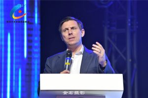 彭建邦：”双重忠诚”的说法在我们的政治体系中站不住脚