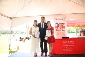 多伦多星舞蹈中心CEO Fiona Su与Shirley Bi  母女同获英女王伊丽莎白二世陛下白金禧徽章