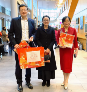 洪红代总领事出席2023年“孩子们的春晚”