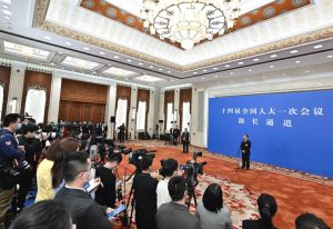 外媒看两会.中国住建部长倪虹谈住房热点话题