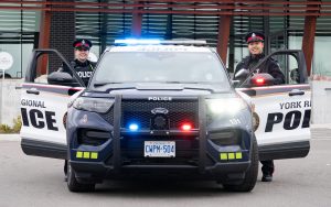 约克警方抓获1名入室抢劫犯.奔驰大G追回(视频)