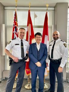 万锦市区域议员何胡景与约克区第五区新任警司会议 聚焦社区安全问题