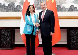 加拿大外长阿南德在北京会见中国外长王毅