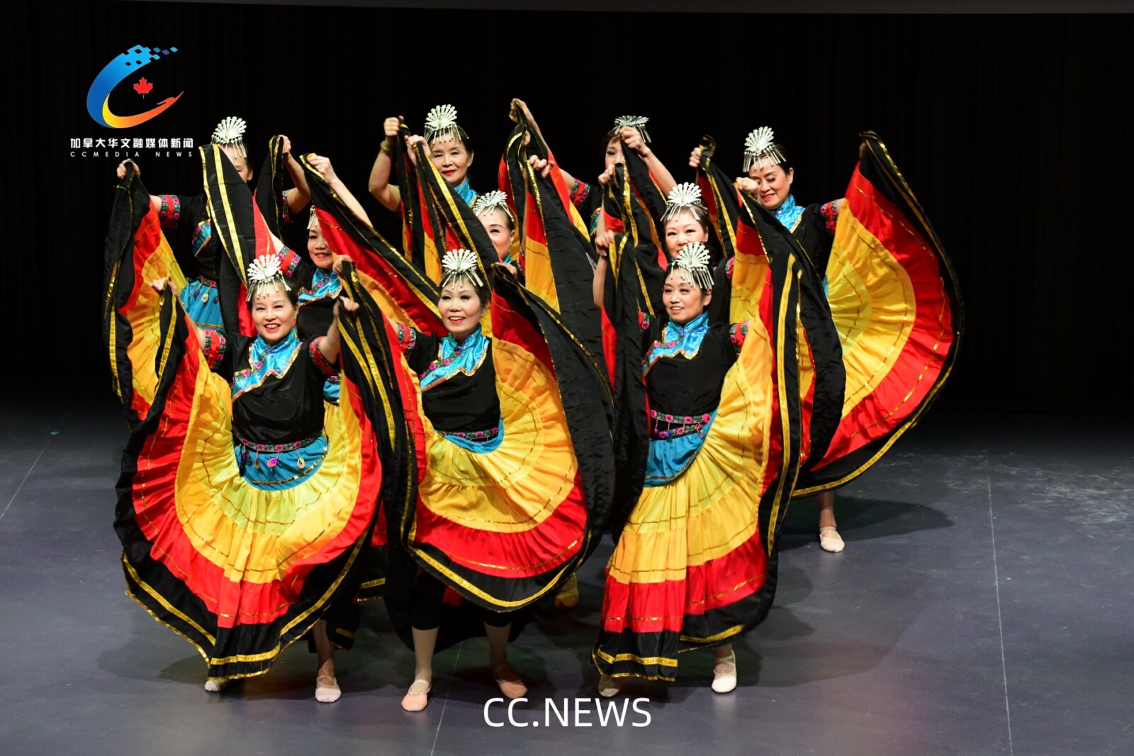 《阿杰鲁》舞台氛围