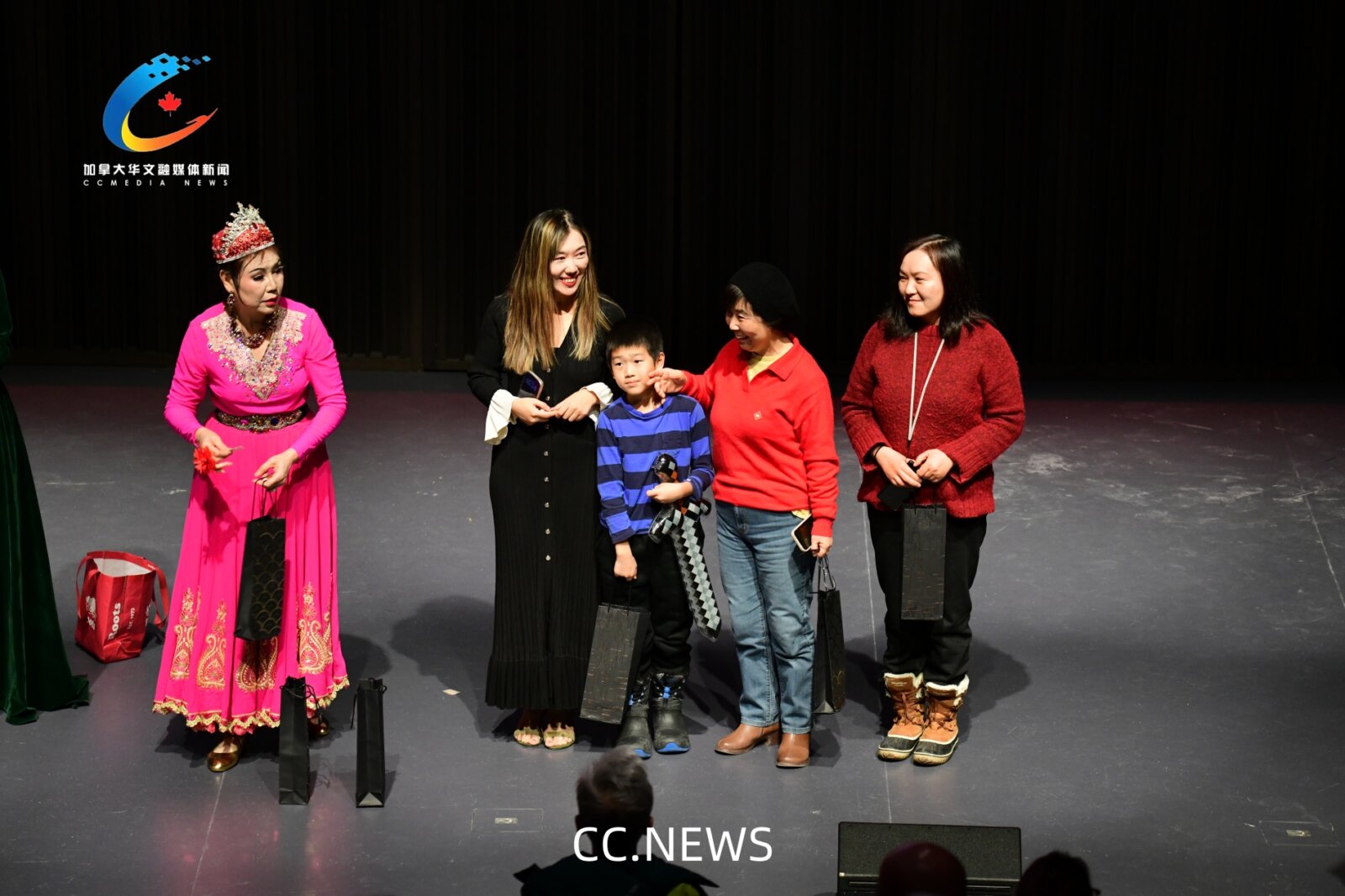 获奖嘉宾笑容满面