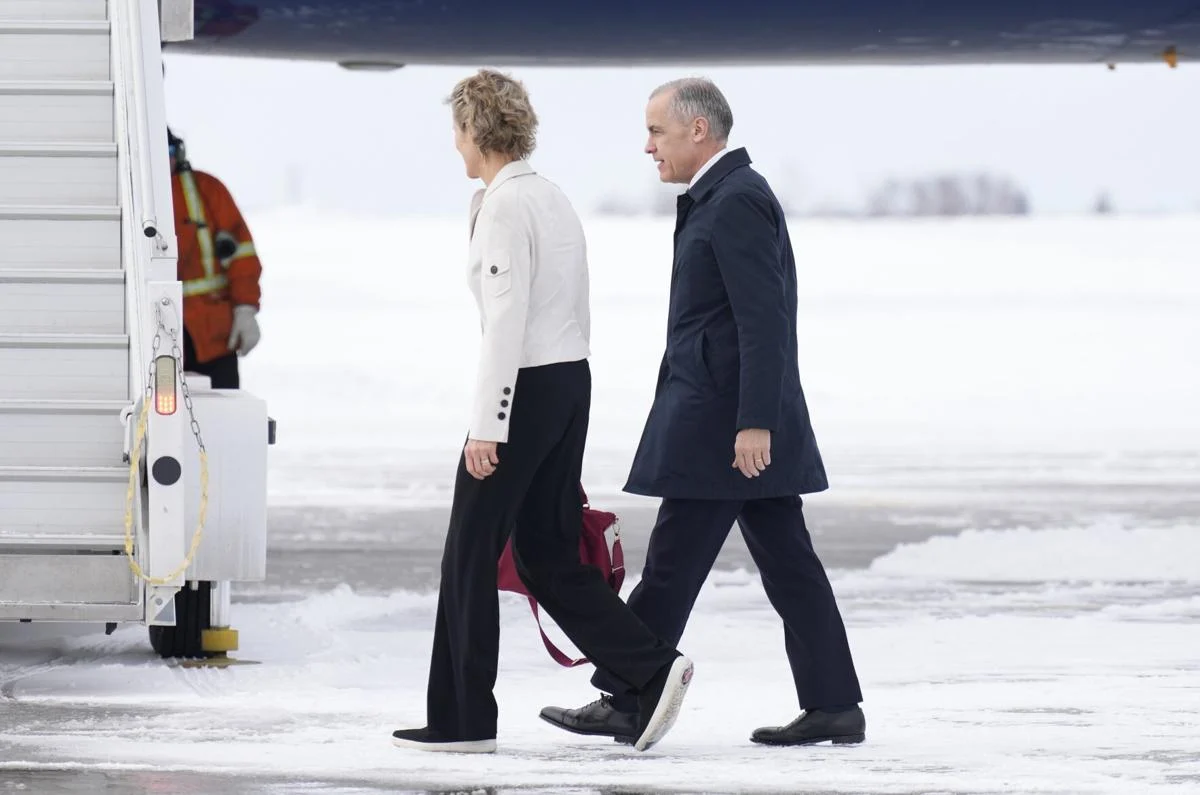 在印度访问的卡尼总理支持美国在伊朗的行动但不会军事介入