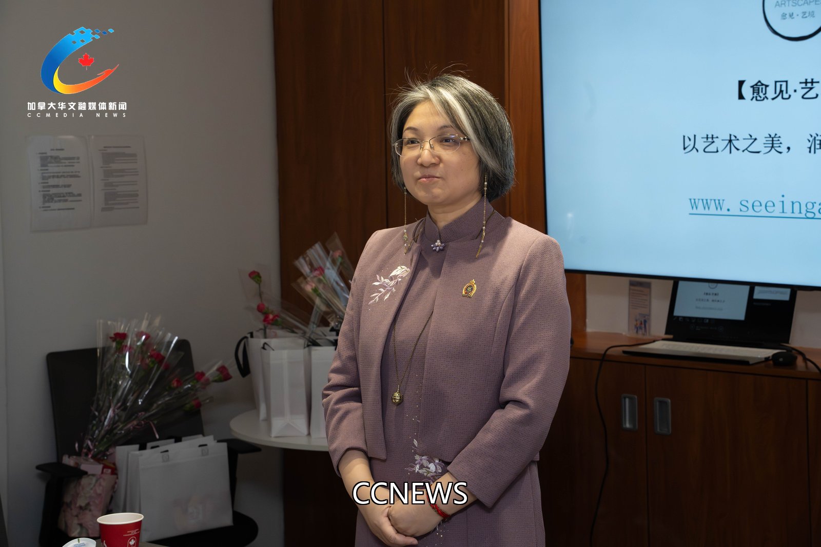 东方文化中心代表在媒体见面会上介绍“愈见·艺境”艺术疗愈平台。
