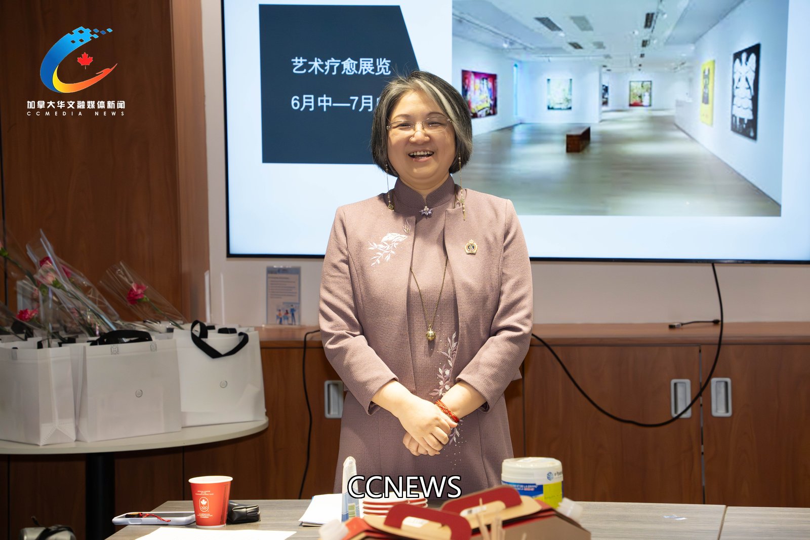 与会嘉宾围绕艺术疗愈与社区关怀展开交流。