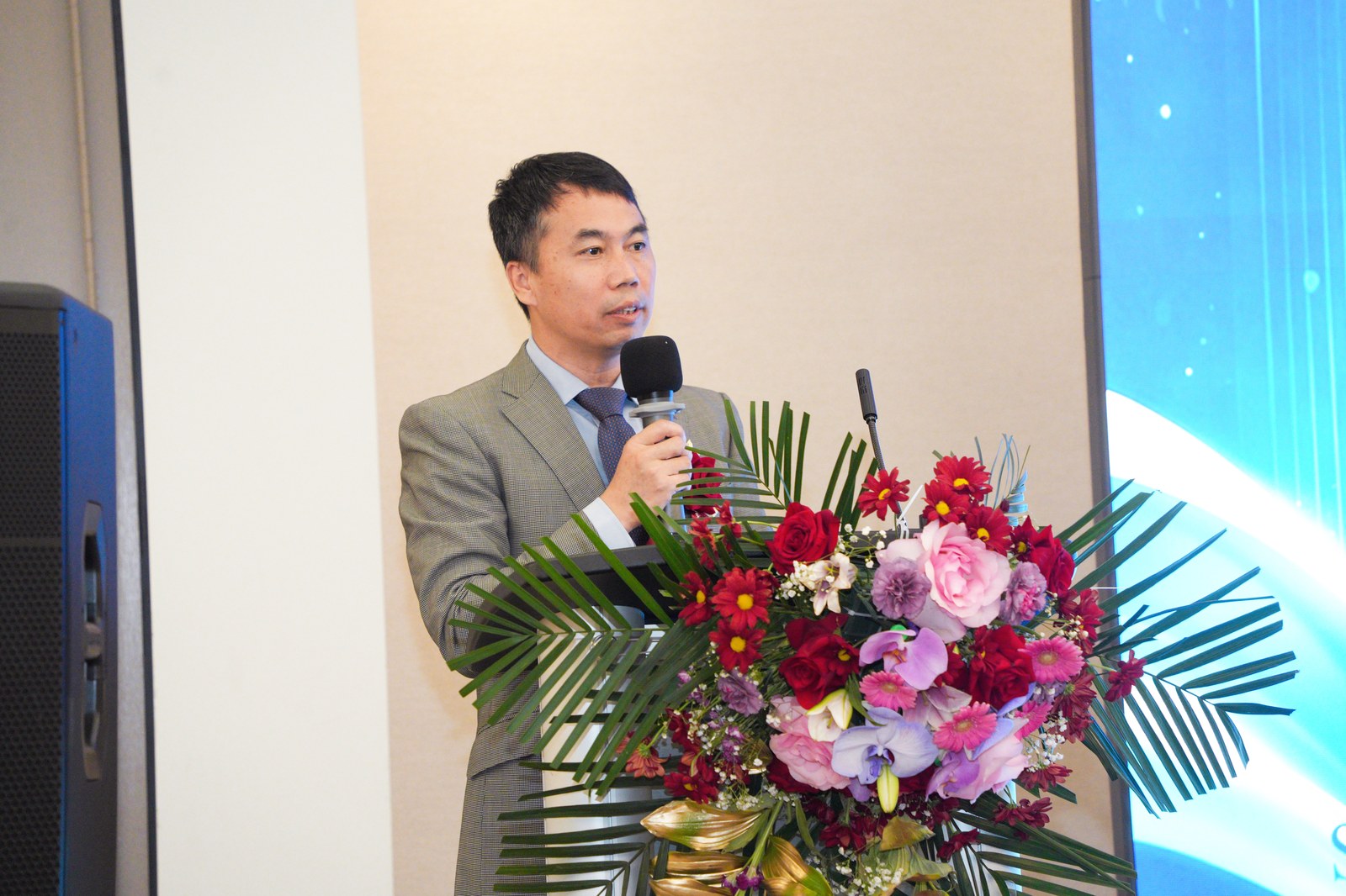 著名经济学家王铁峰做主题演讲