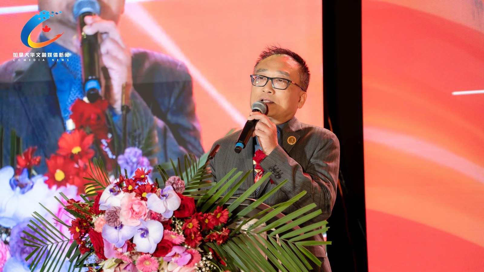 赞助商代表登台致辞向主办方表达感谢与祝福