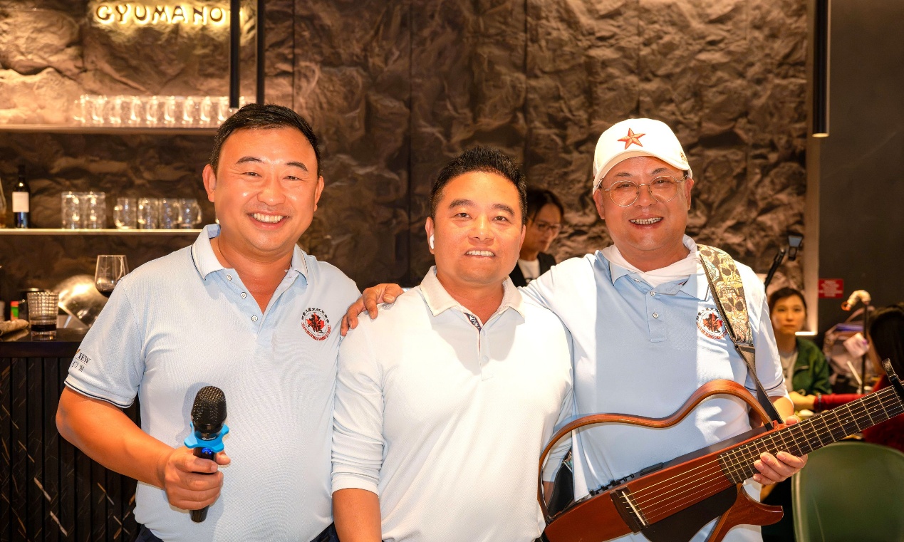 会长们在晚宴上合影