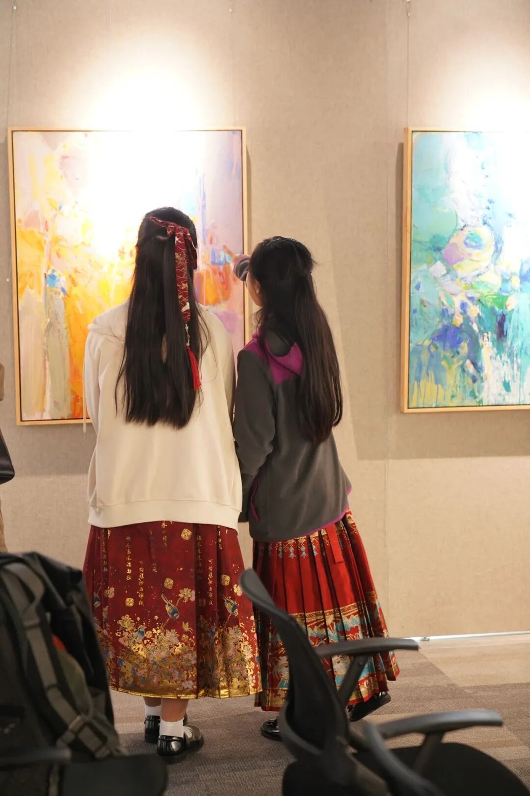 《神漾自在》吕建国个人画展多伦多现场(16)