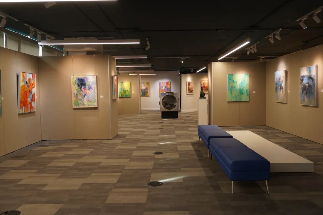 《神漾自在》吕建国个人画展多伦多现场(18)