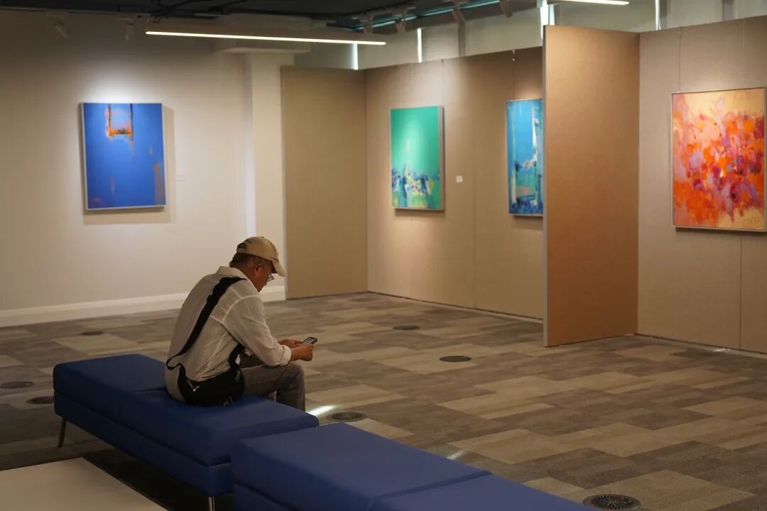 《神漾自在》吕建国个人画展多伦多现场(27)